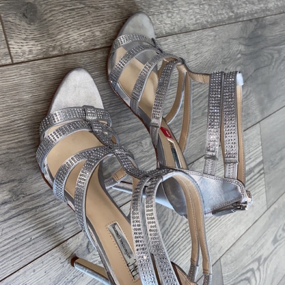 heels - Picture 3 of 7